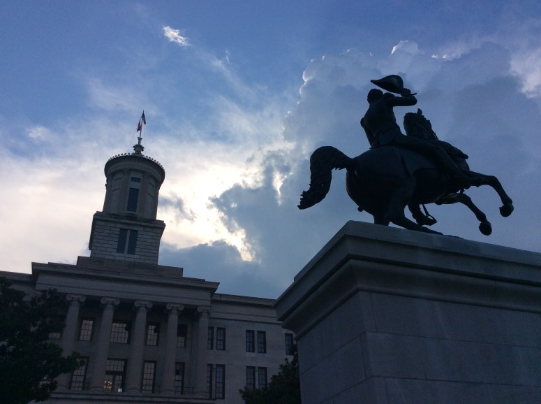 nashville statue